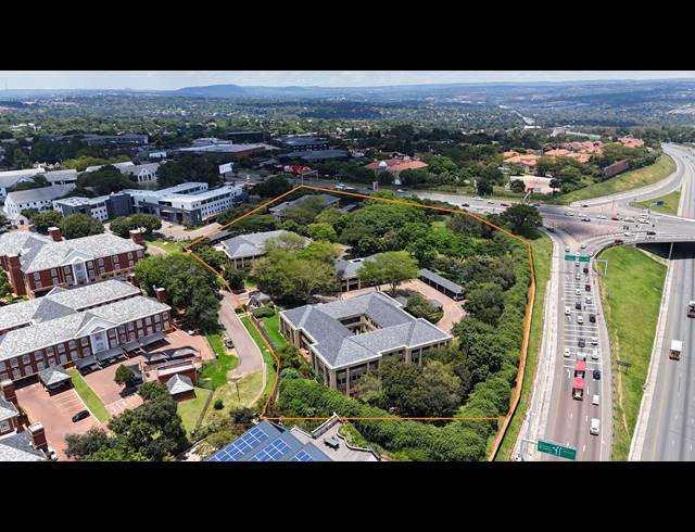 5,745M² OFFICE FOR SALE IN BRYANSTON